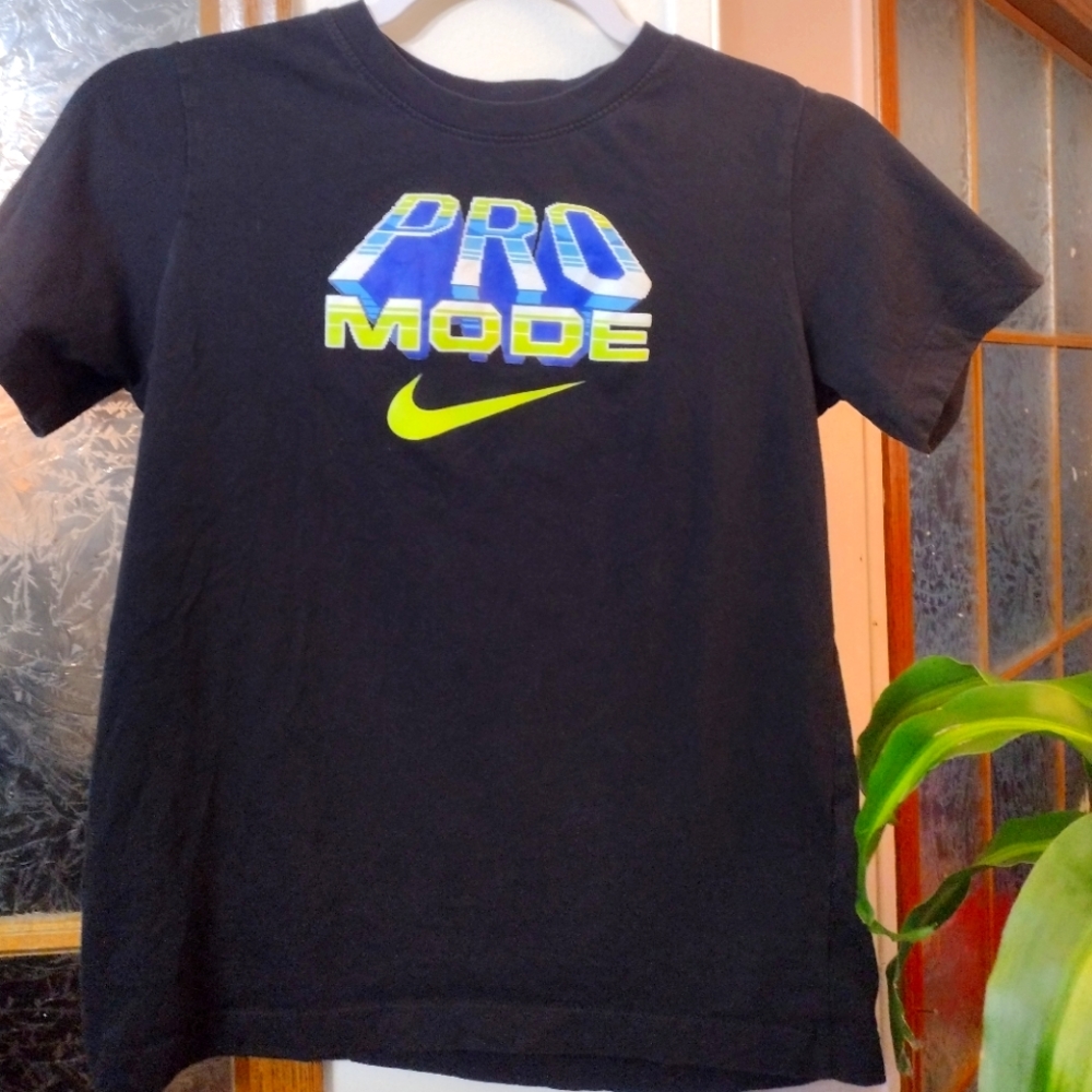 Youth Large Nike T-shirt
